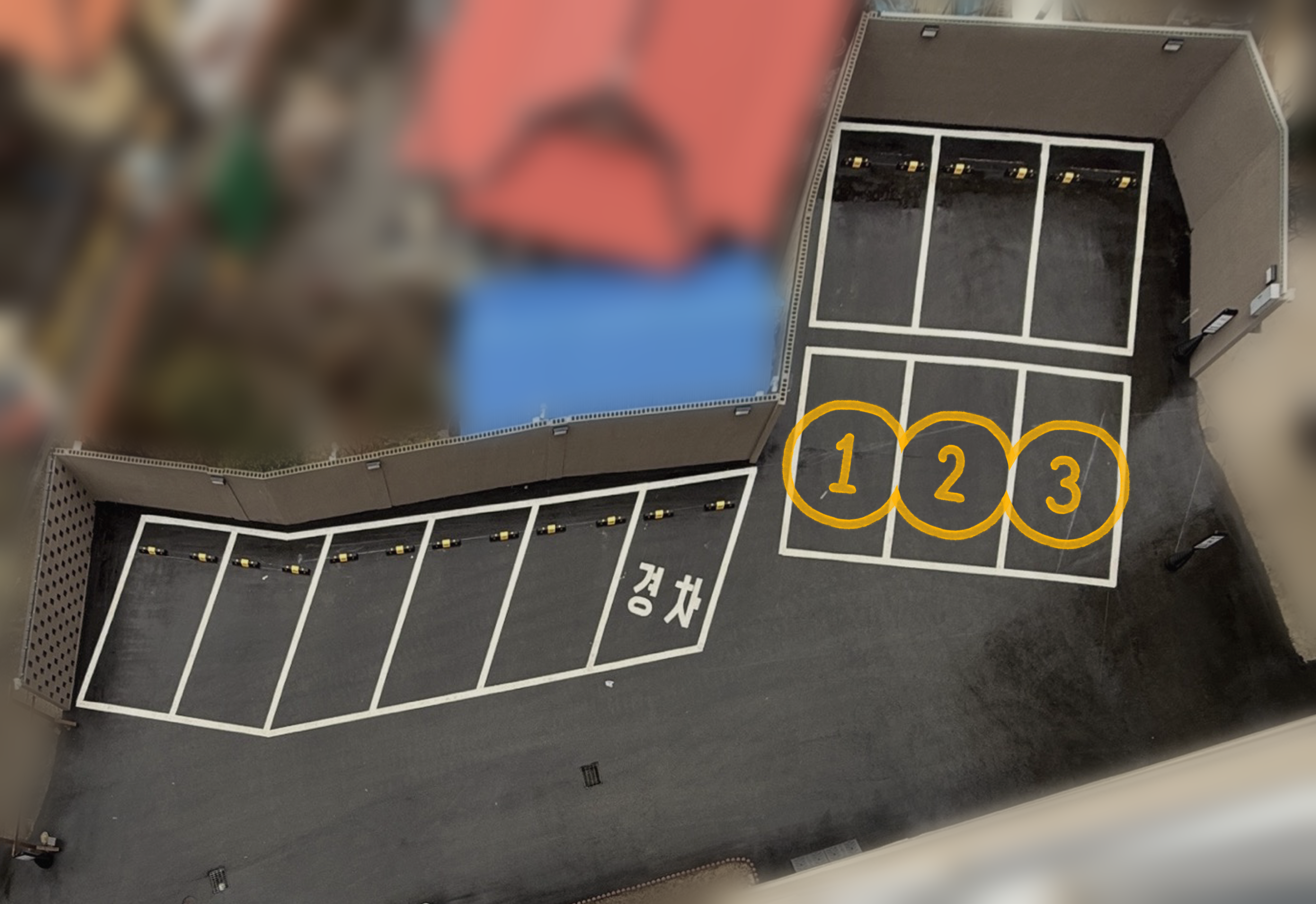 후면 주차장 2줄 앞줄 자리 (1·2·3번) 위치를 보여주는 드론 사진